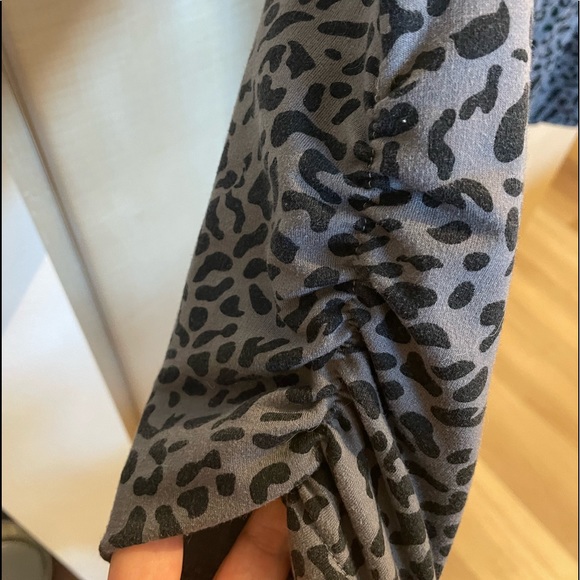 Modmodele Womans Jacket Sz Medium Cheetah Gray Two Button Pockets - Picture 7 of 15